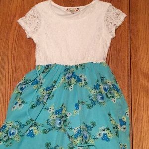 Long,flower patterned dress for girls and preteens